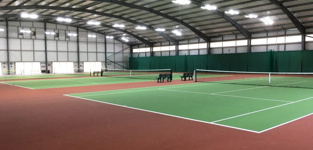 Välrenommerad idrottsanläggning uppgraderar till LED på tennisbanor