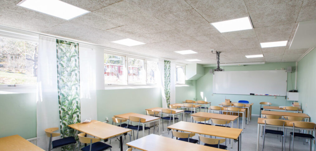 Dagsljusvit Smart LED-belysning i ett klassrum