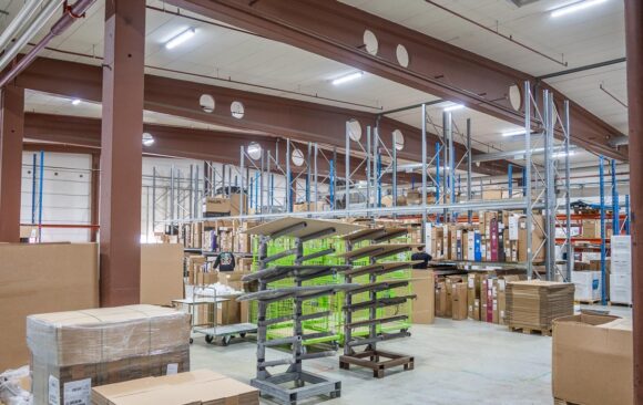 LED-konvertering i industri- och lagerlokal spar 63% energi
