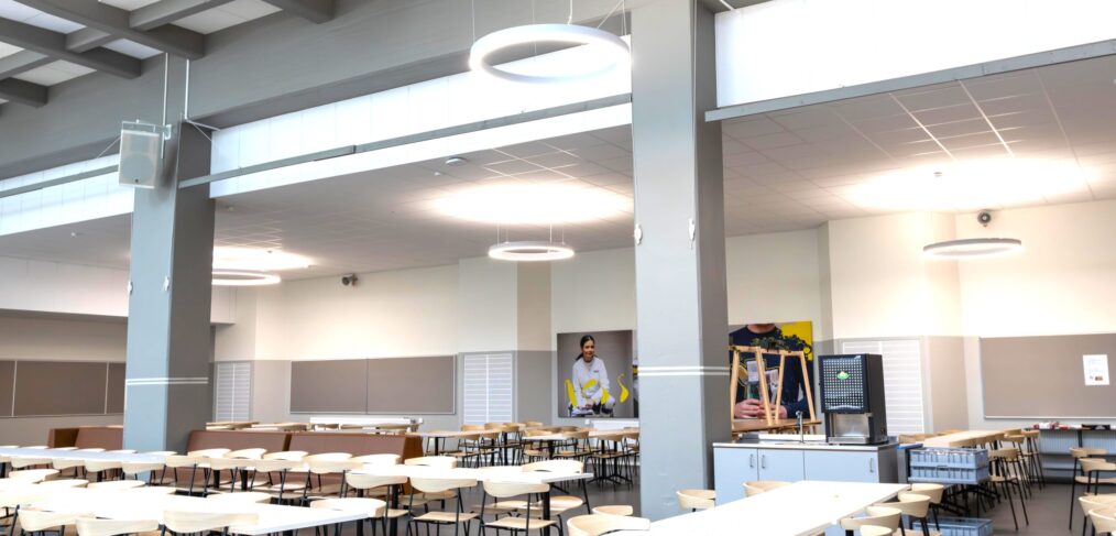 Ny och roligare belysning för eleverna på Bäckadalgymnasiet