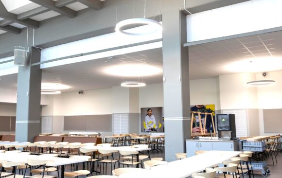 Ny och roligare belysning för eleverna på Bäckadalgymnasiet